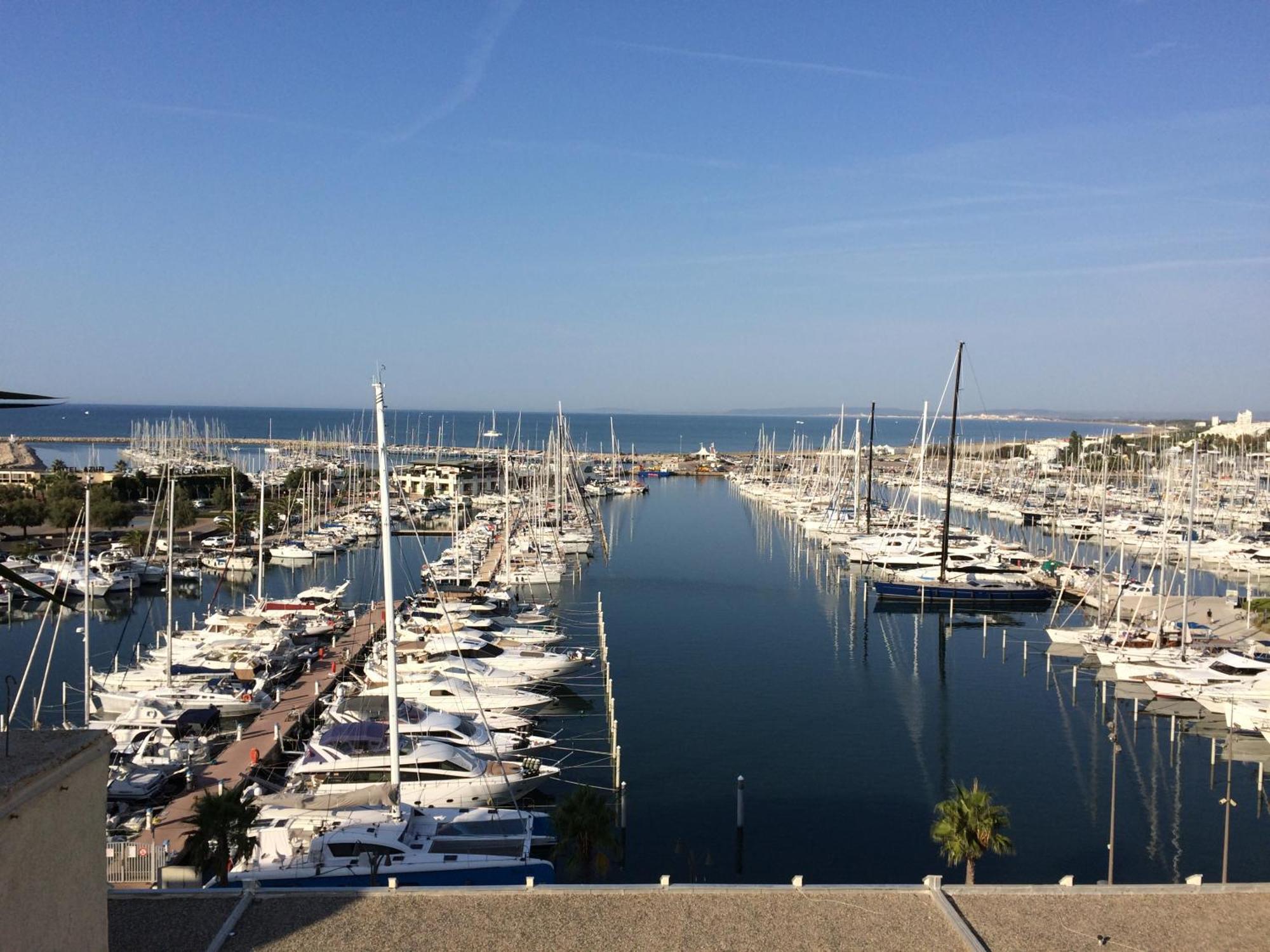 Vue Sur Le Port - Quai D 'honneur *